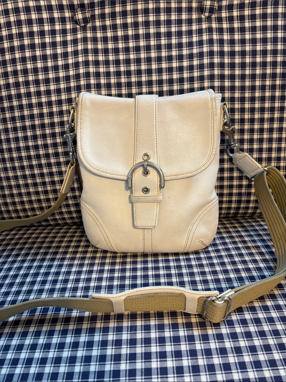 Coach vintage Y2K Cream Leather Crossbody with Buckle Detail